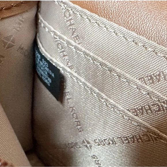 MICHAEL KORS JET SET TRAVEL FLAP POCKET ENVELOPE CROSSBODY BAG - Picture 9 of 10